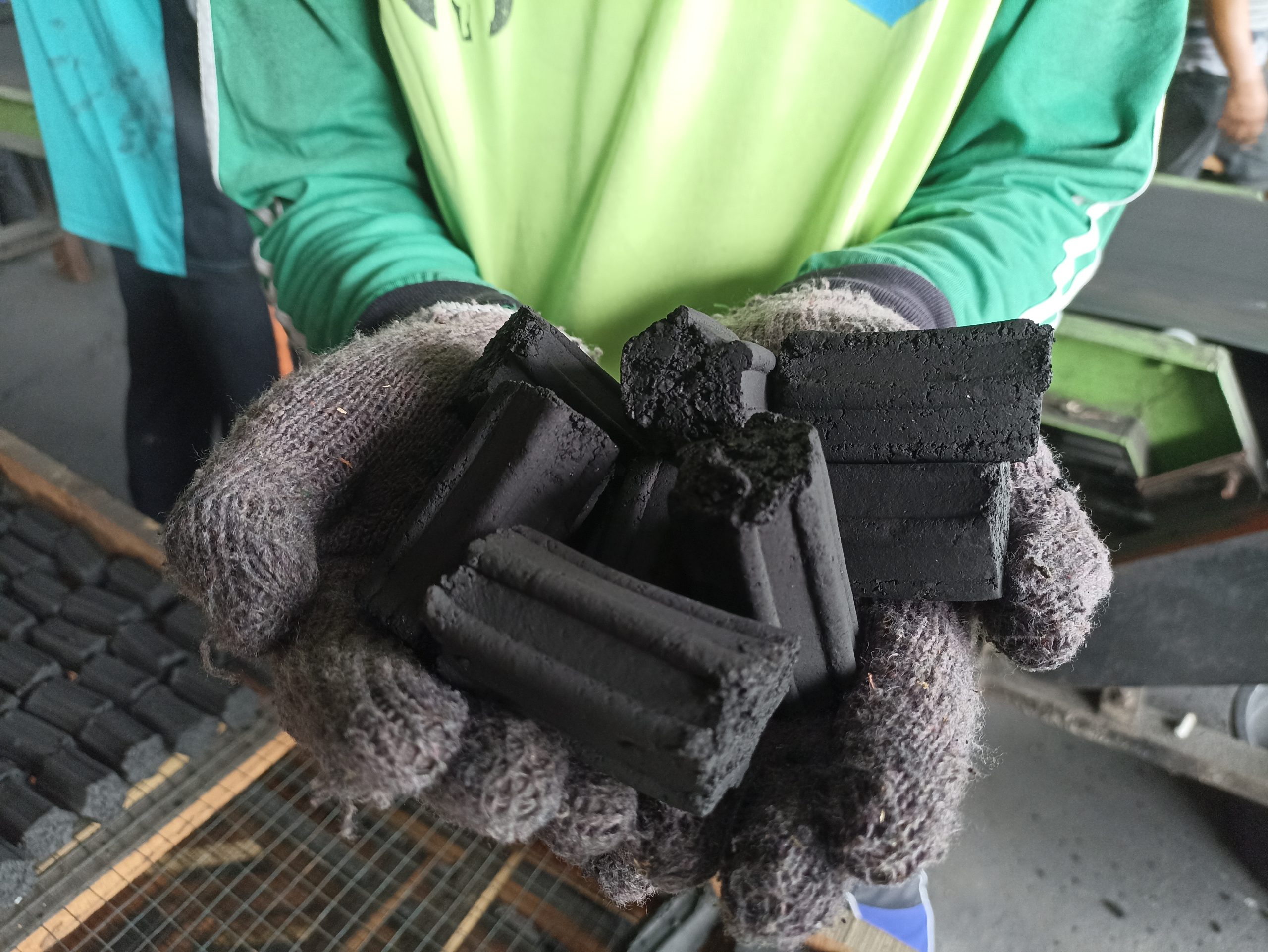 Finger Briquette for BBQ and Shisha